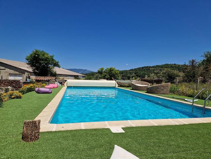 Auberge pour 2 personnes, avec Balcon et Terrasse ainsi que Jardin et Piscine