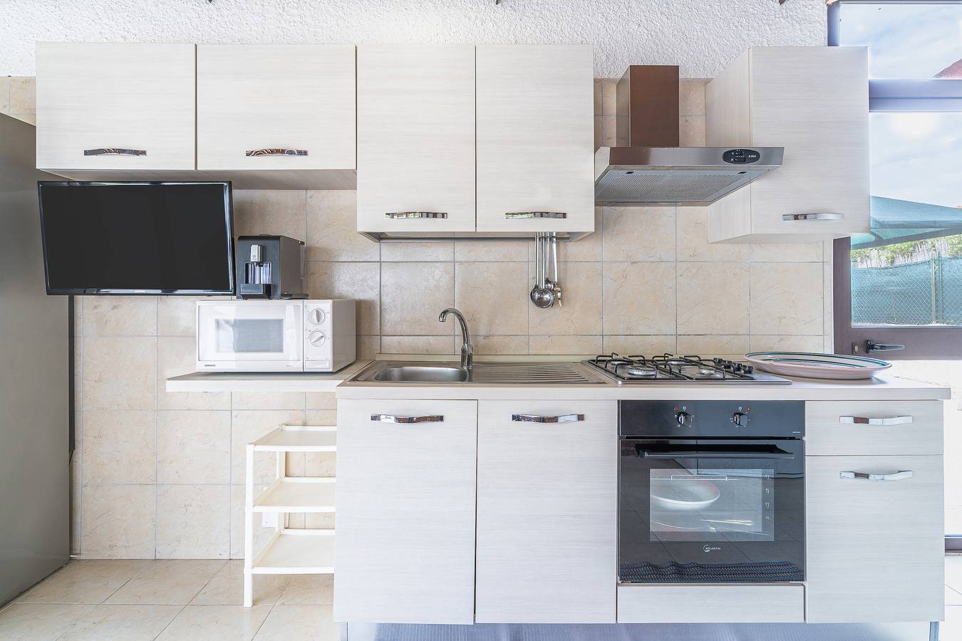 Apartamento entero, Apartamento 'La Gialla' con terraza privada, Wi-Fi y aire acondicionado in Siracusa, Provincia de Siracusa