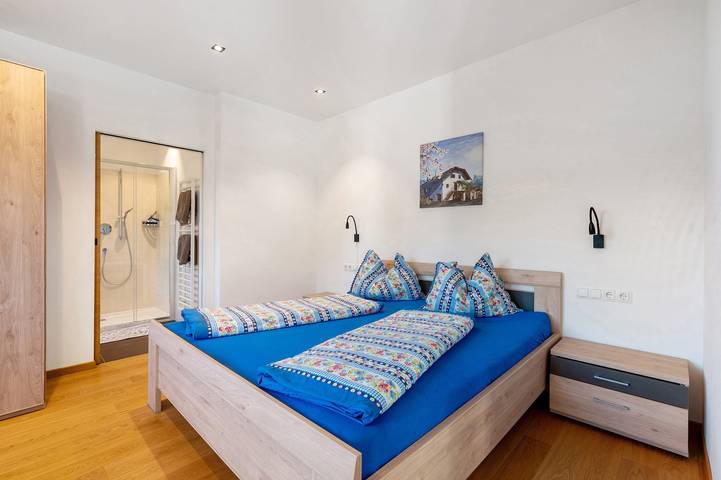 Entire apartment, Modern Apartment "3 Weger" with Panoramic Mountain Views, Balcony, and Wi-Fi in Andrian, Nonsberg Group
