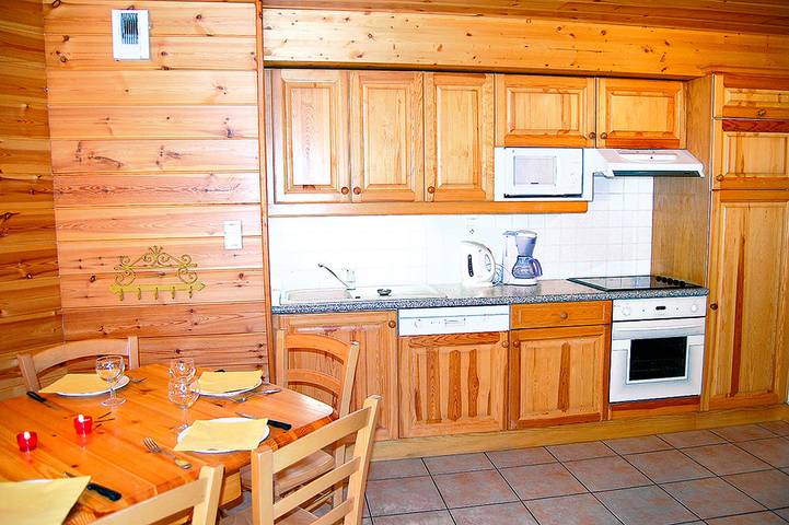 Gîte pour 10 personnes, avec Balcon ainsi que Terrasse et Sauna dans Office De Tourisme De Champagny En Vanoise - 4