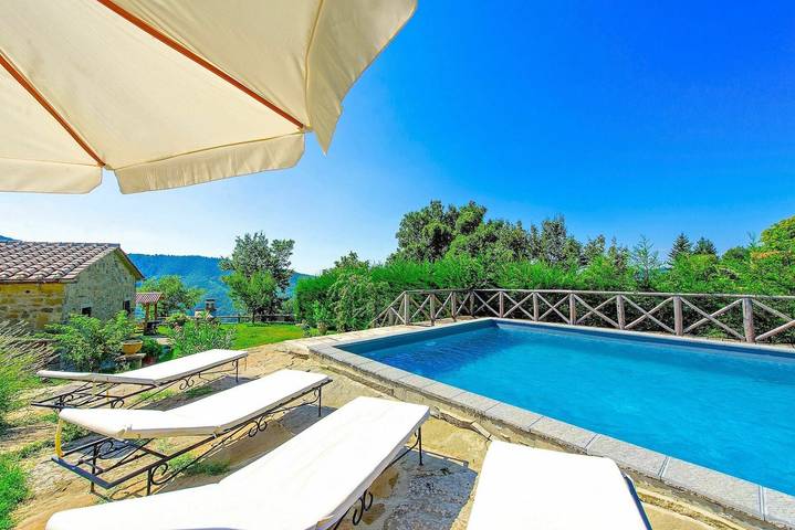 Villa voor 6 personen, met terras en zwembad in Toscane
