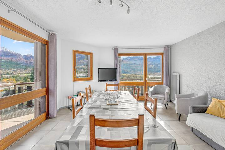 Ganze Wohnung, Le Plein Ciel – Seeblick, Wlan, renoviertes Apartment in Embrun in Embrun, Nationalpark Écrins