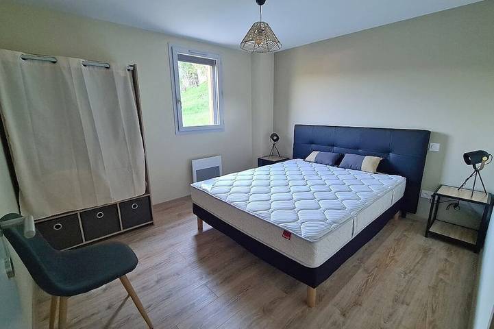 Gîte pour 4 personnes, avec terrasse ainsi que jardin et piscine à Saint-Léon-sur-Vézère - 3