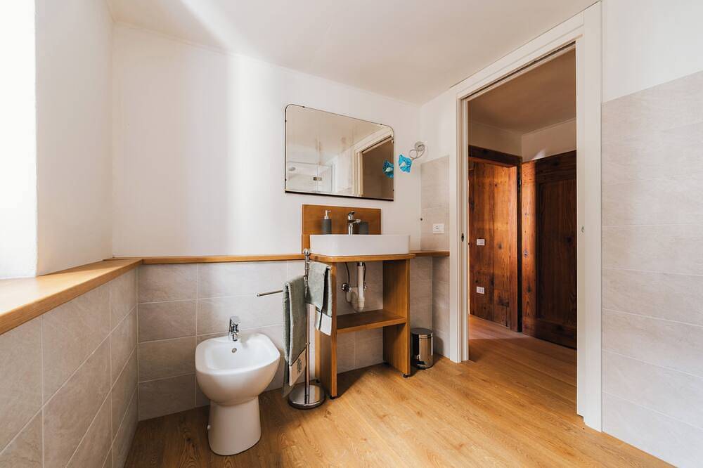 Ganze Wohnung, Five minutes from Caglieron Caves Park, apartment for families and couples. in Fregona, Südliche Karnische Alpen