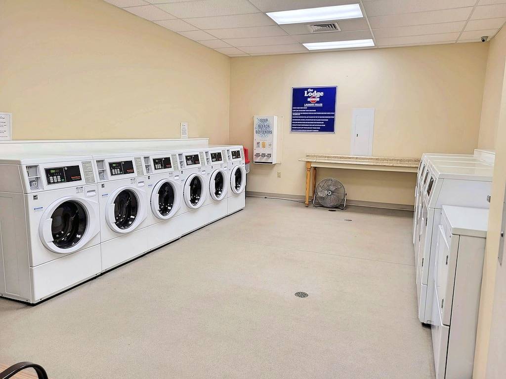 Ganze Wohnung, Studio, kitchen, Ac, deck, river & mountain views - La202 By Loon Res in Lincoln (NH), Franconia Notch