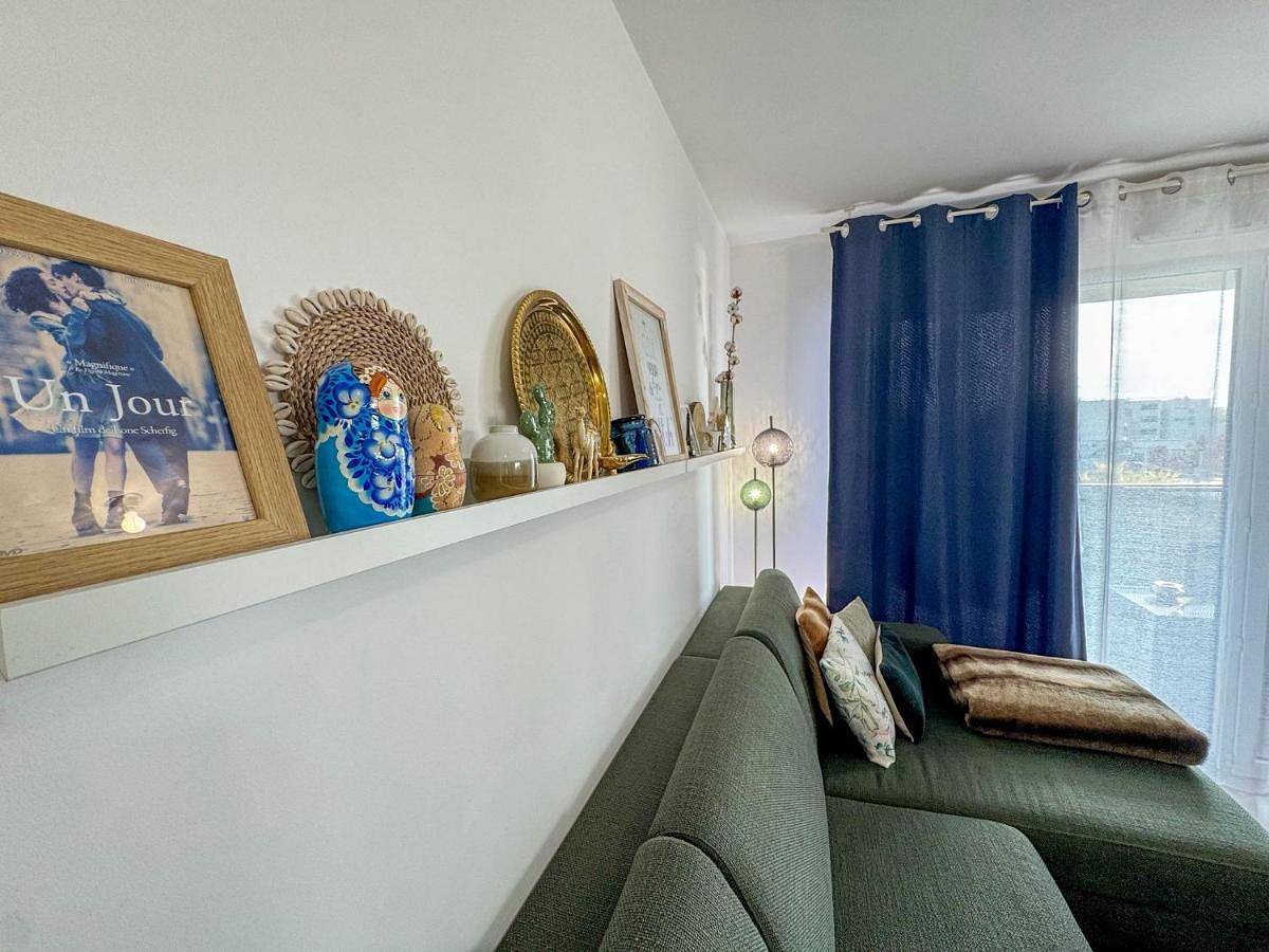 Appartement entier, Two-Bedroom Apartment in Décines-Charpieu, Lyon et ses environs