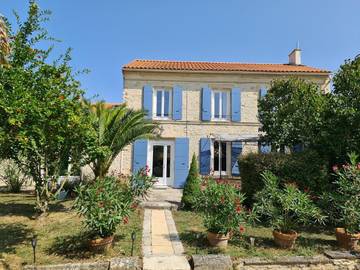 Gîte pour 6 personnes, avec jardin et piscine, adapté aux familles à Saint-Mard