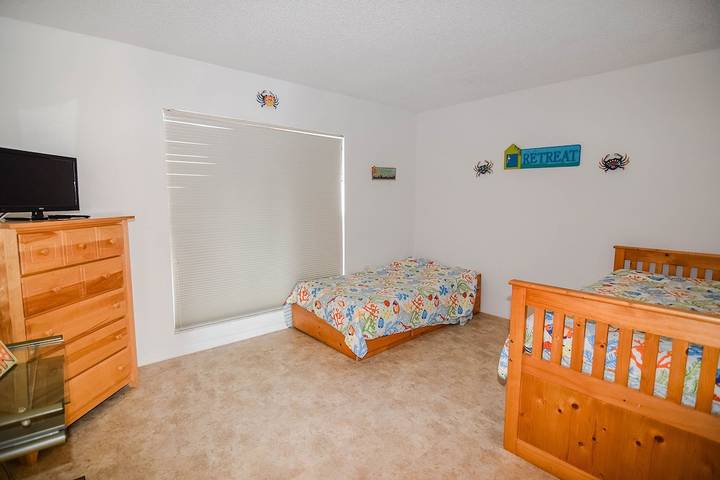 Vacation rental for 4 people, with yard and hot tub as well as sauna and pool in Madeira Beach