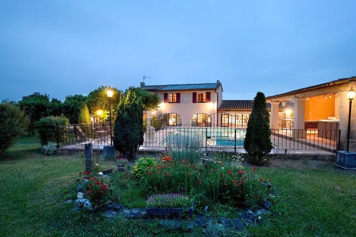 Holiday home for 10 people, with view and garden as well as pool - 1