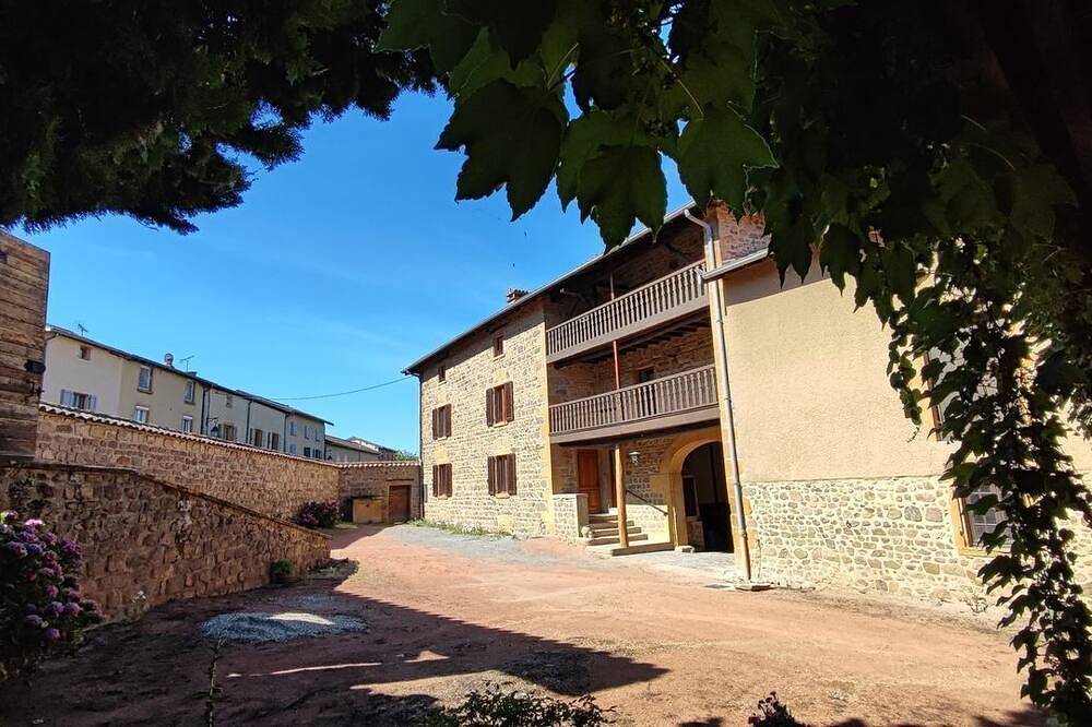Maison en Pierres à Sarcey en Beaujolais 12 personnes in Sarcey, Lyon et ses environs