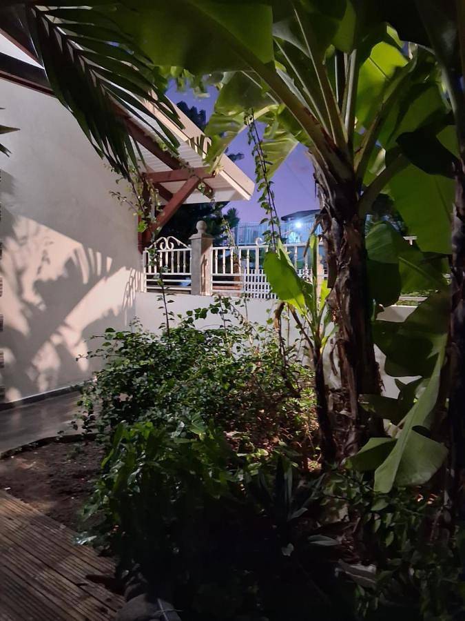 Location de vacances pour 2 personnes, avec terrasse dans Plage de Petite Anse - 3