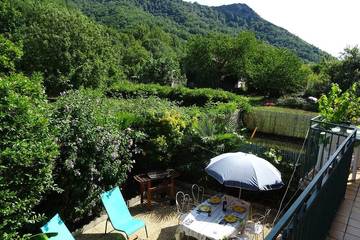 Location de vacances pour 6 personnes, avec balcon et jardin à Moulis (Ariège)
