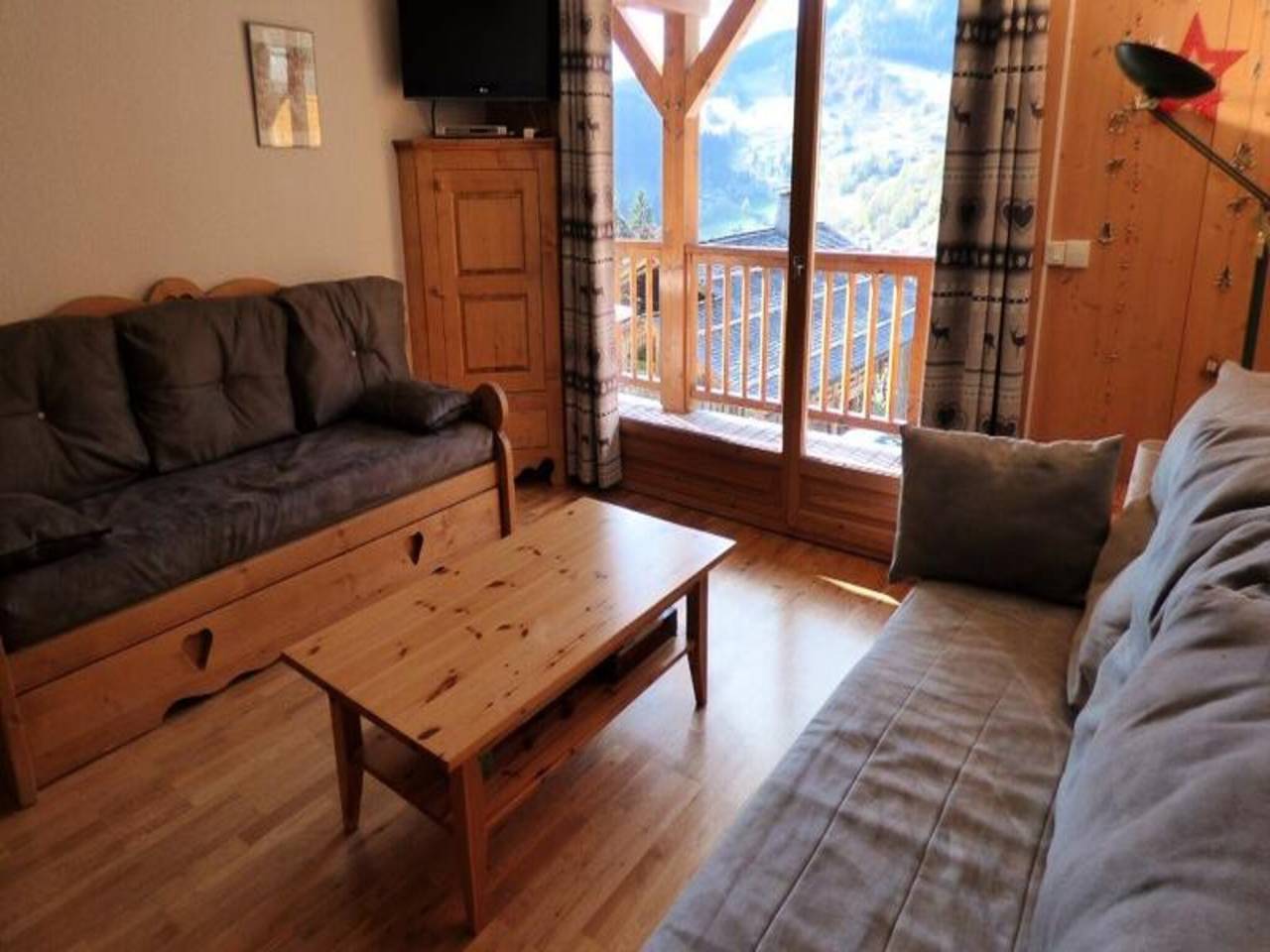 Entire apartment, Apartment near Le Charmieux Ski Slopes in Le Grand-Bornand, Annecy region