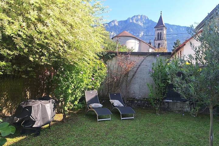 Location de vacances pour 3 personnes, avec vue et jardin à Bonneville - 4