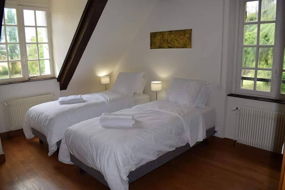 Appartement entier, Le Grand Gîte **** - piscine-billard-baby-foot-cheminée - 14 pers in Huisseau-sur-Mauves, Vallée de la Loire