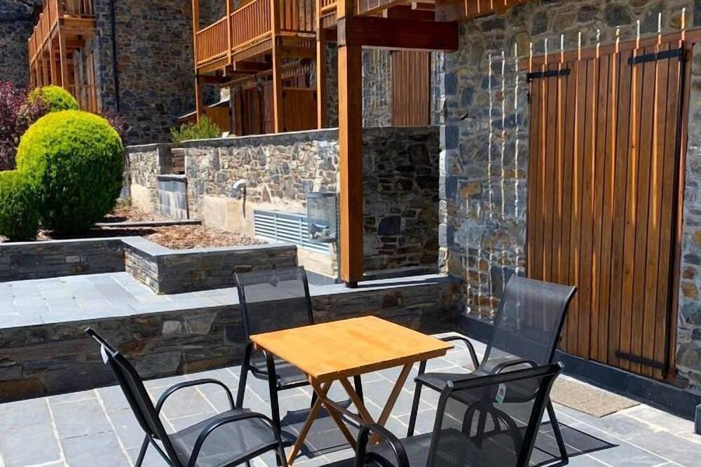 Apartamento entero, Apartamento 3 hab. 8 Pax, Tenis, Chimenea, Vistas y Mascotas Ok in Ger, Pirineo Catalan
