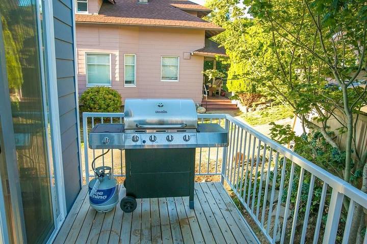 Vacation house for 9 people, with yard and balcony in Seattle