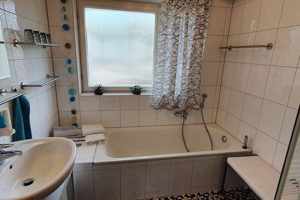 Ganze Wohnung, Eg-Ferienwohnung, 86 qm, 1 Wohnzimmer, 1 Schlafzimmer, max. 4 Personen in Europa-Park, Ettenheim