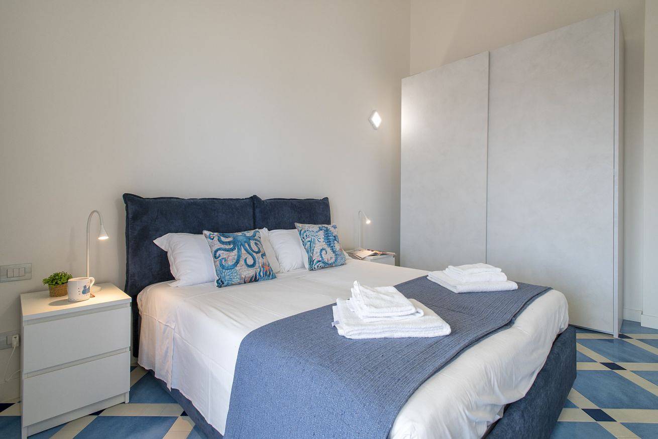 Appartamento intero, Blue Penthouse. Attico vista mare con parcheggio privato. in Olbia, Gallura