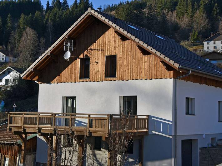 Gîte pour 12 personnes, avec Terrasse ainsi que Jardin et Sauna