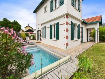 Gîte pour 7 personnes, avec jardin et piscine dans Cassy
