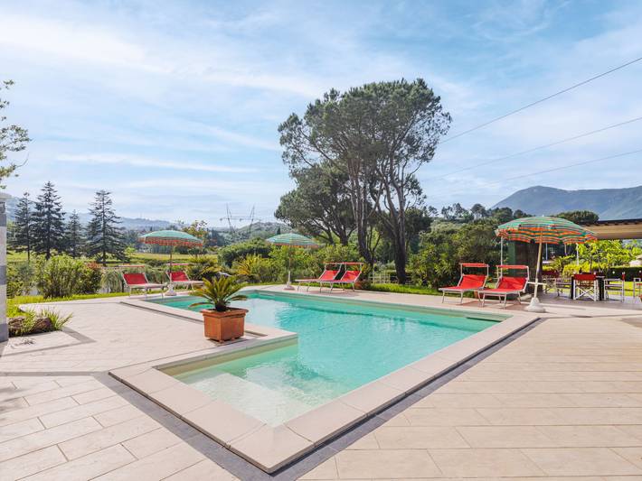 Location de vacances pour 6 personnes, avec vue et jardin à Camaiore