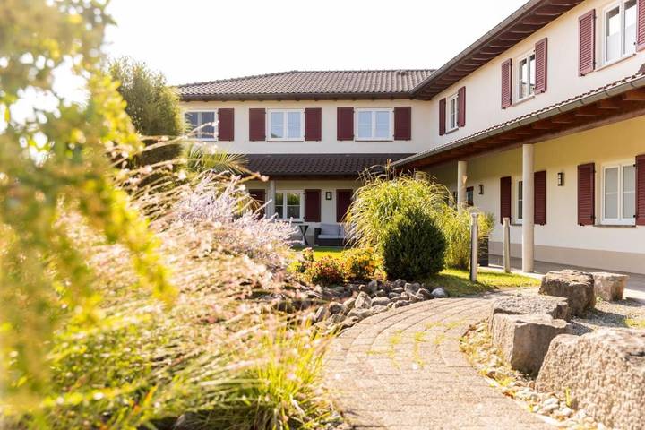 Hotel für 2 Personen, mit Garten und Balkon in Grünkraut