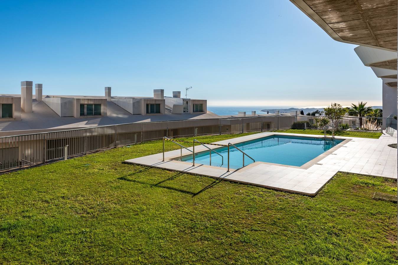 Apartamento inteiro, Apartamento 'Stupa Hills - Spectacular Sea Views' com vista para o mar, Wi-Fi e ar condicionado in La Capellania, Benalmádena