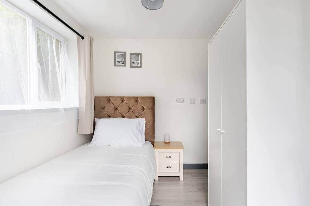The Barack Nest, Comfy 3Br Home • Contractor Friendly • Town Central Stay• Free Parking + Wi-Fi in Colchester, Essex