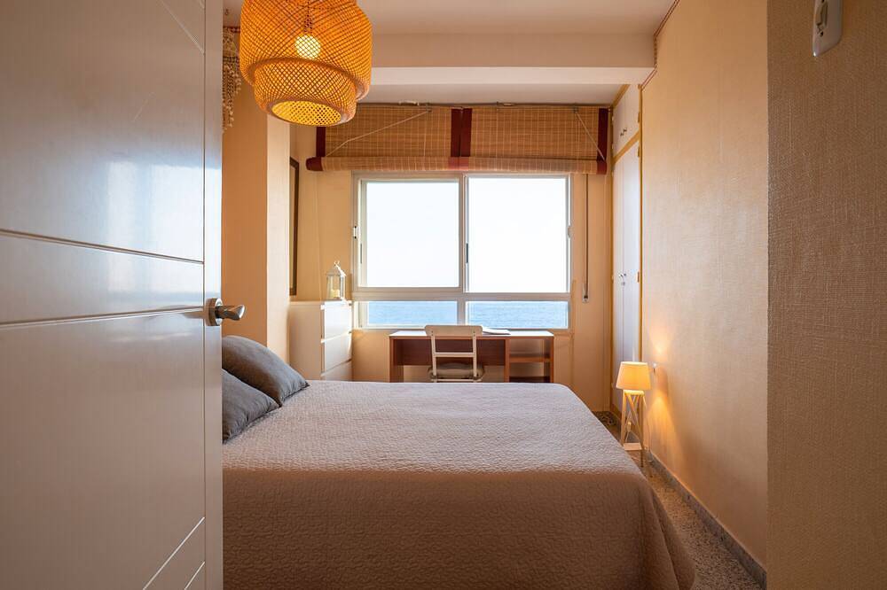 Apartamento entero, Apartamento 'Frente al Mar y a Pie de Playa' con Balcón, Wi-Fi y Aire Acondicionado in Motril, Costa Tropical