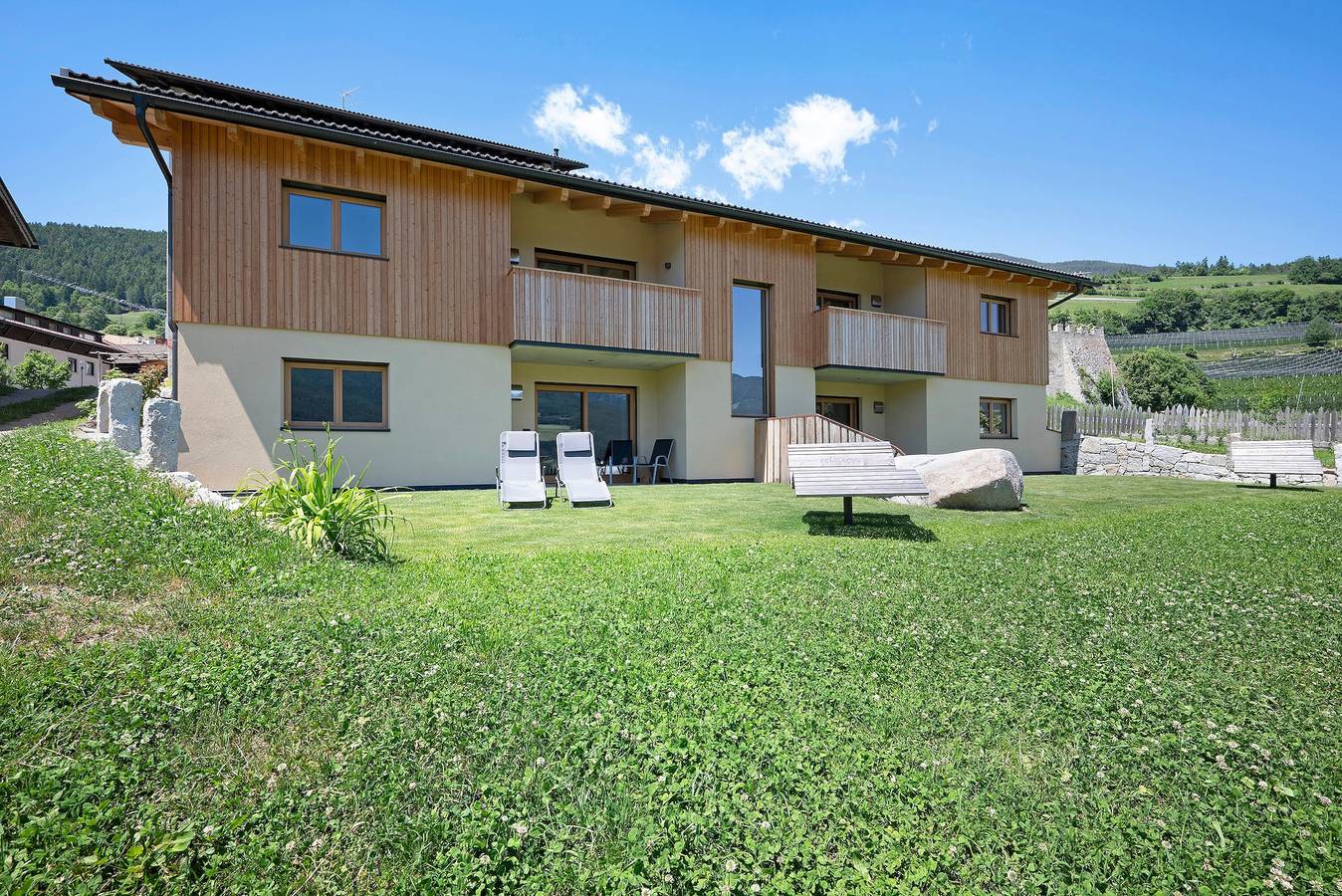 Entire apartment, Vacation Apartment "Teutenhofer Kastanie" on the Farm with Mountain View in Feldthurns, Dolomiti Superski