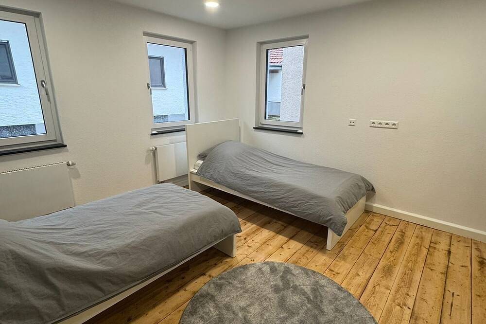 Ganze Wohnung, Renovierte Ferienwohnung / Pendlerwohnung in ruhiger Lage mit Parkmöglichkeiten in Bissingen an der Teck, Albsteig Etappe 8