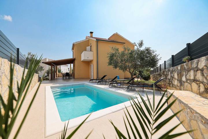 Ferienhaus für 10 Personen, mit Meerblick und Garten in Maslenica