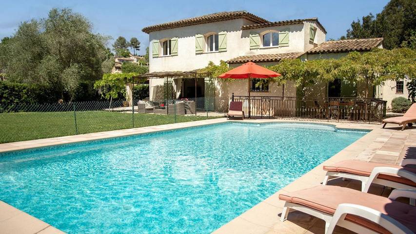 Villa pour 7 personnes, avec jardin ainsi que terrasse et piscine à Valbonne
