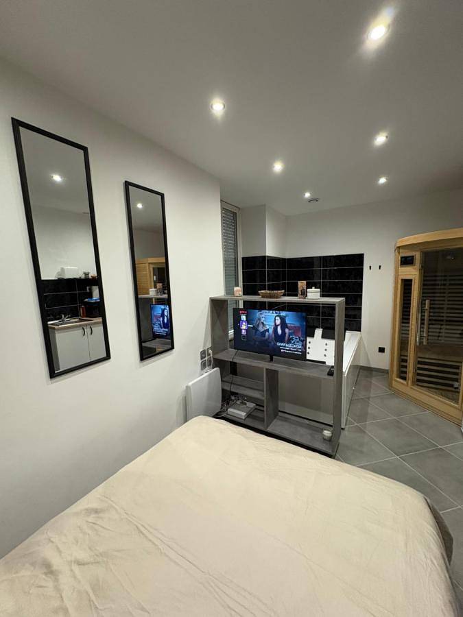 Gîte pour 2 personnes, avec jacuzzi et sauna à Vichy - 2