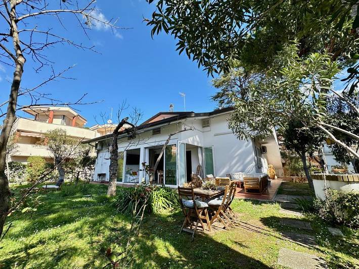 Appartamento vacanze per 10 persone, con Balcone e Terrazza nonché Giardino e Sauna a Riccione
