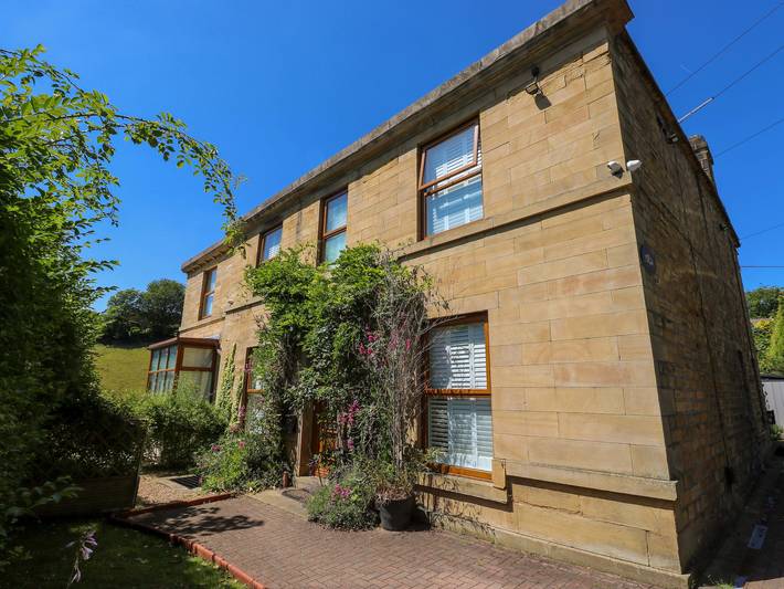 Cottage for 15 people, with garden, with pets in Holmfirth