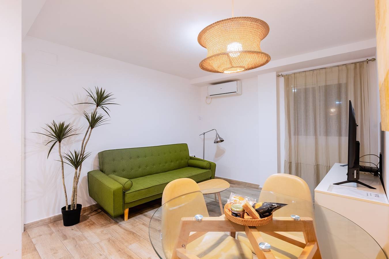 Entire apartment, Apartment 'Sevilla Santa Justa 2' with Balcony, Wi-Fi and Air Conditioning in San Pablo-Santa Justa, Sevilla