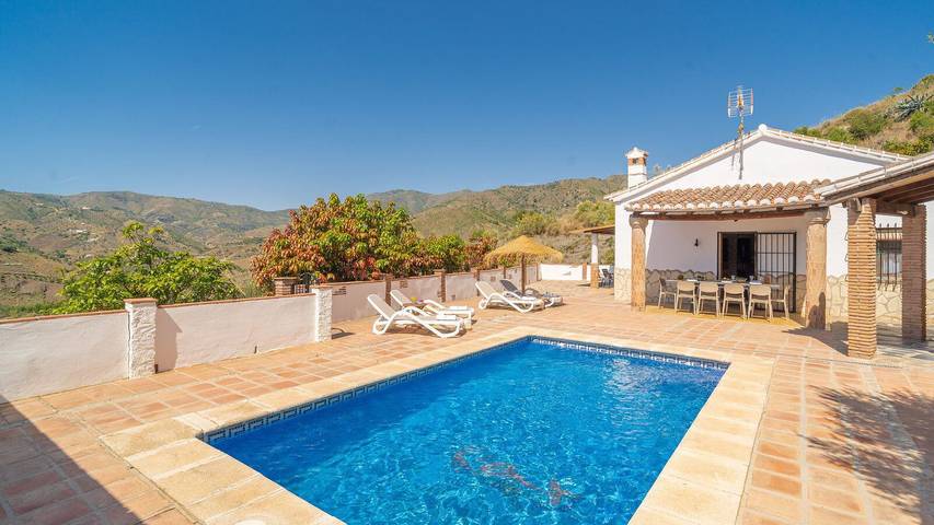 Vakantiehuis voor 9 personen, met balkon/terras en zwembad in El Borge