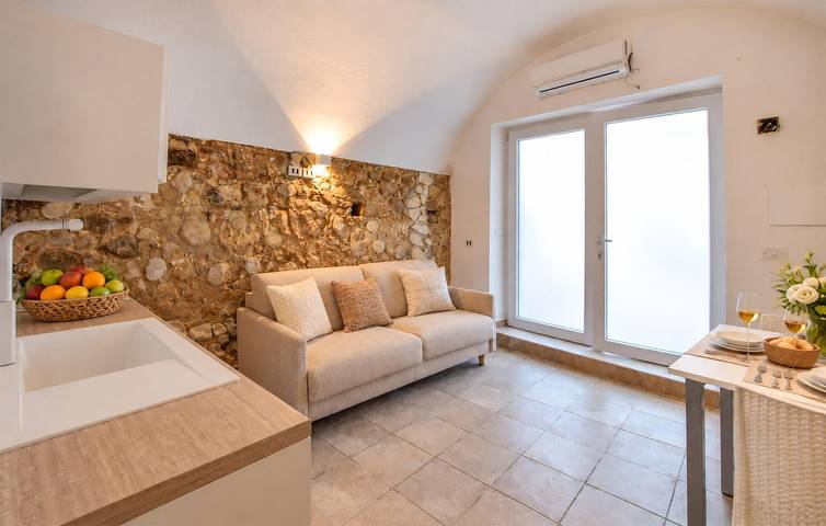 Ganze Ferienwohnung, Gemütliche 1-Zimmer-Wohnung mit Terrasse – 600 m vom Strand entfernt in Spiaggia del Cannone, Tropea