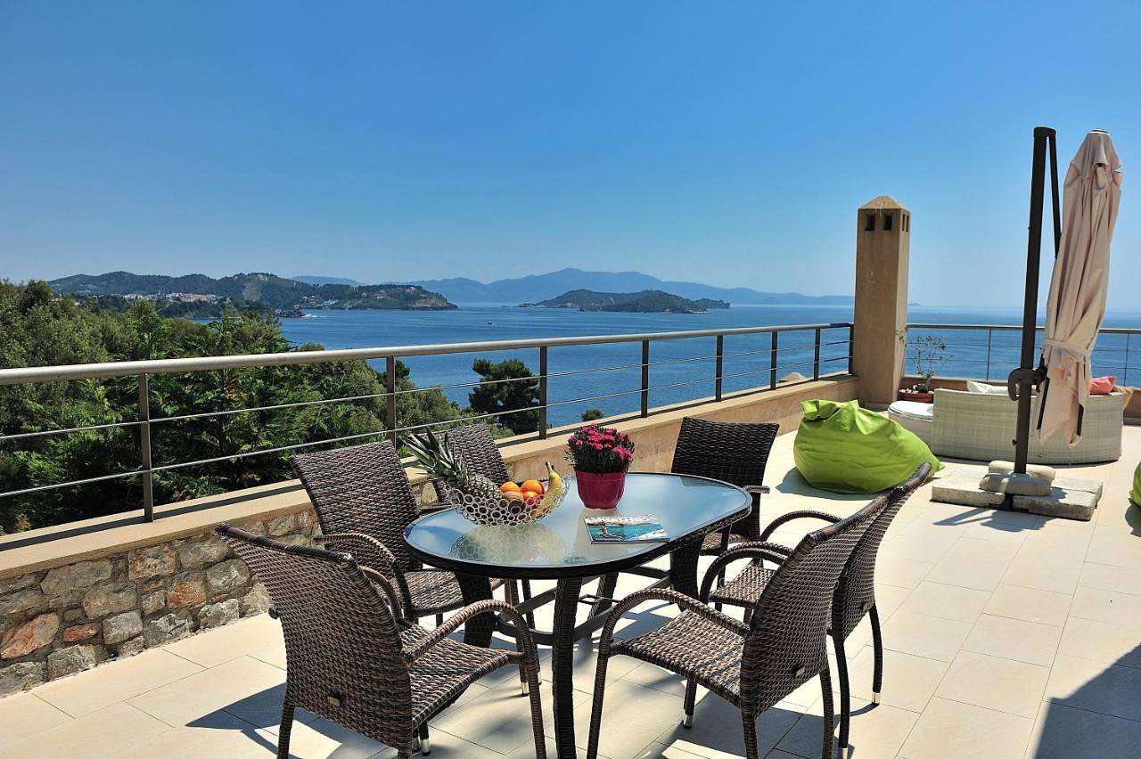 Golden King Villas in Sporaden