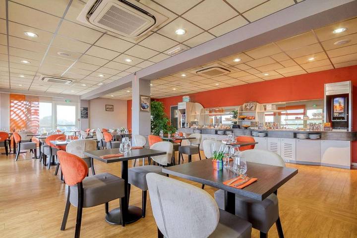 Hôtel pour 3 personnes, avec terrasse, animaux acceptés à Saint-Saturnin - 4