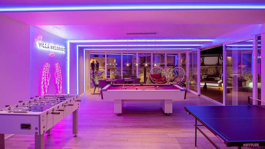 Ferienhaus für 16 Personen, mit Balkon und Whirlpool sowie Terrasse und Garten in Belgrad - 4
