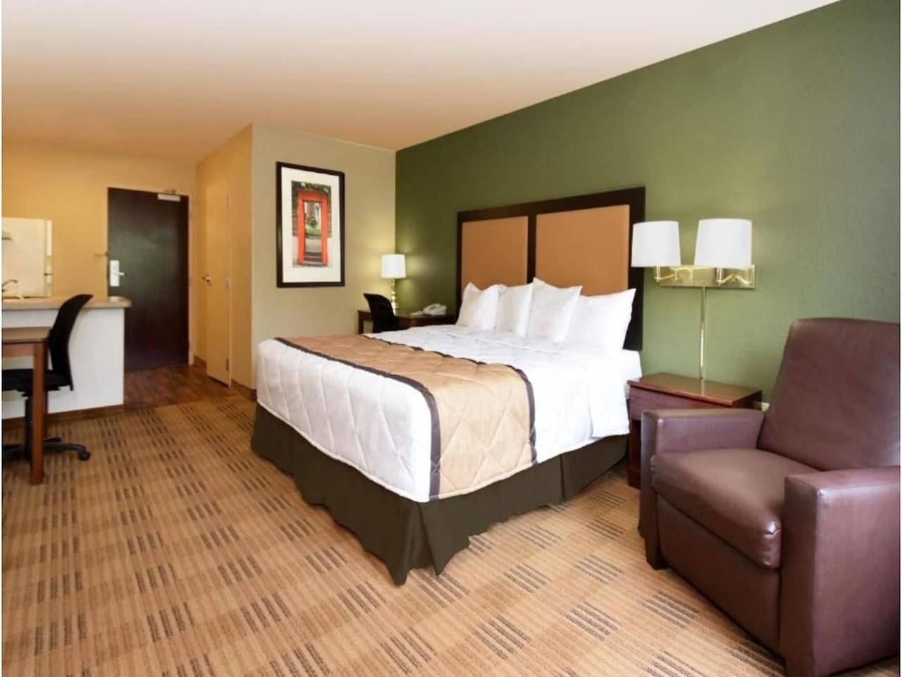 Apartamento entero, Cama King acogedora, Nsmk | Cocina | Ducha | Estudio 6 Chicago in Lisle, Condado de DuPage