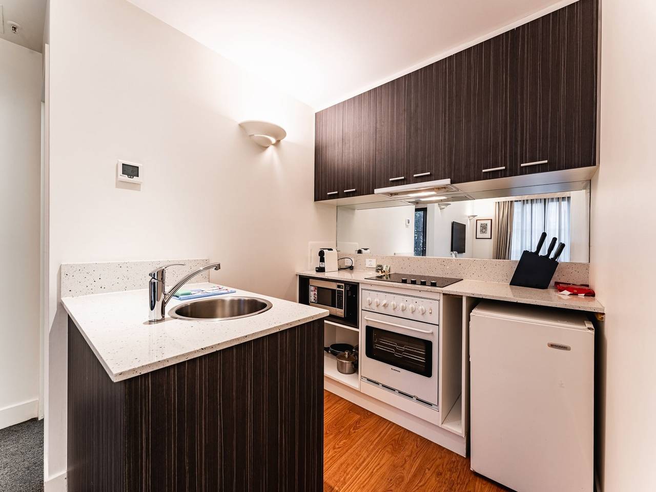 Entire apartment, Chic 1-Bed in East Melbourne with Gym & Pool in Melbourne, Victoria