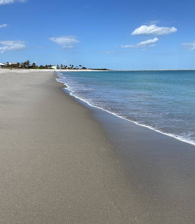 Sailfish Beach House. Gorgeous! Feet from the beach. South Hutchinson Island in Fort Pierce, Hutchinson Island