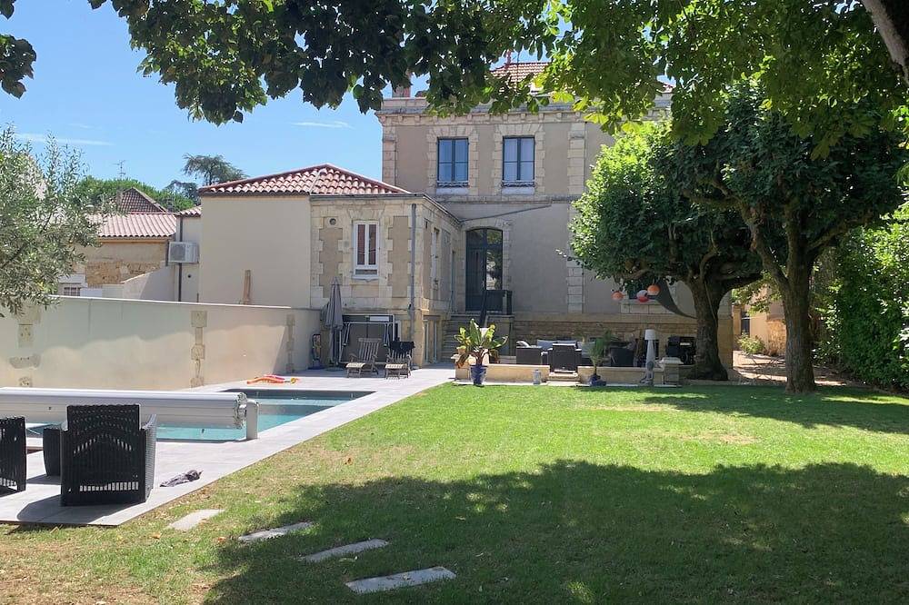 Large house with swimming pool and garden Bergerac center in Bergerac, Périgord Pourpre