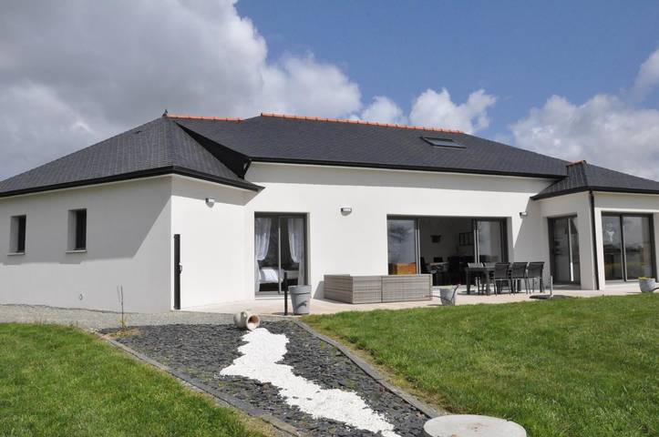 Gîte pour 8 personnes, avec Terrasse ainsi que Jardin et Vue à Loscouët-sur-Meu