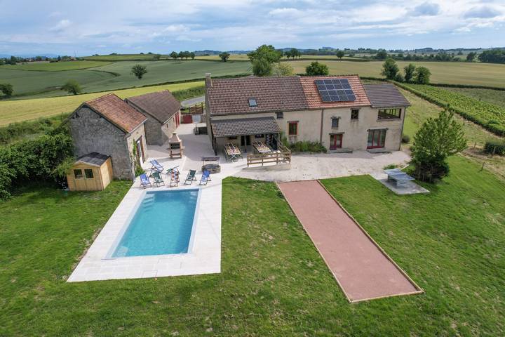 Maison de vacances pour 30 personnes, avec jardin et piscine ainsi que terrasse et sauna dans Saône-et-Loire
