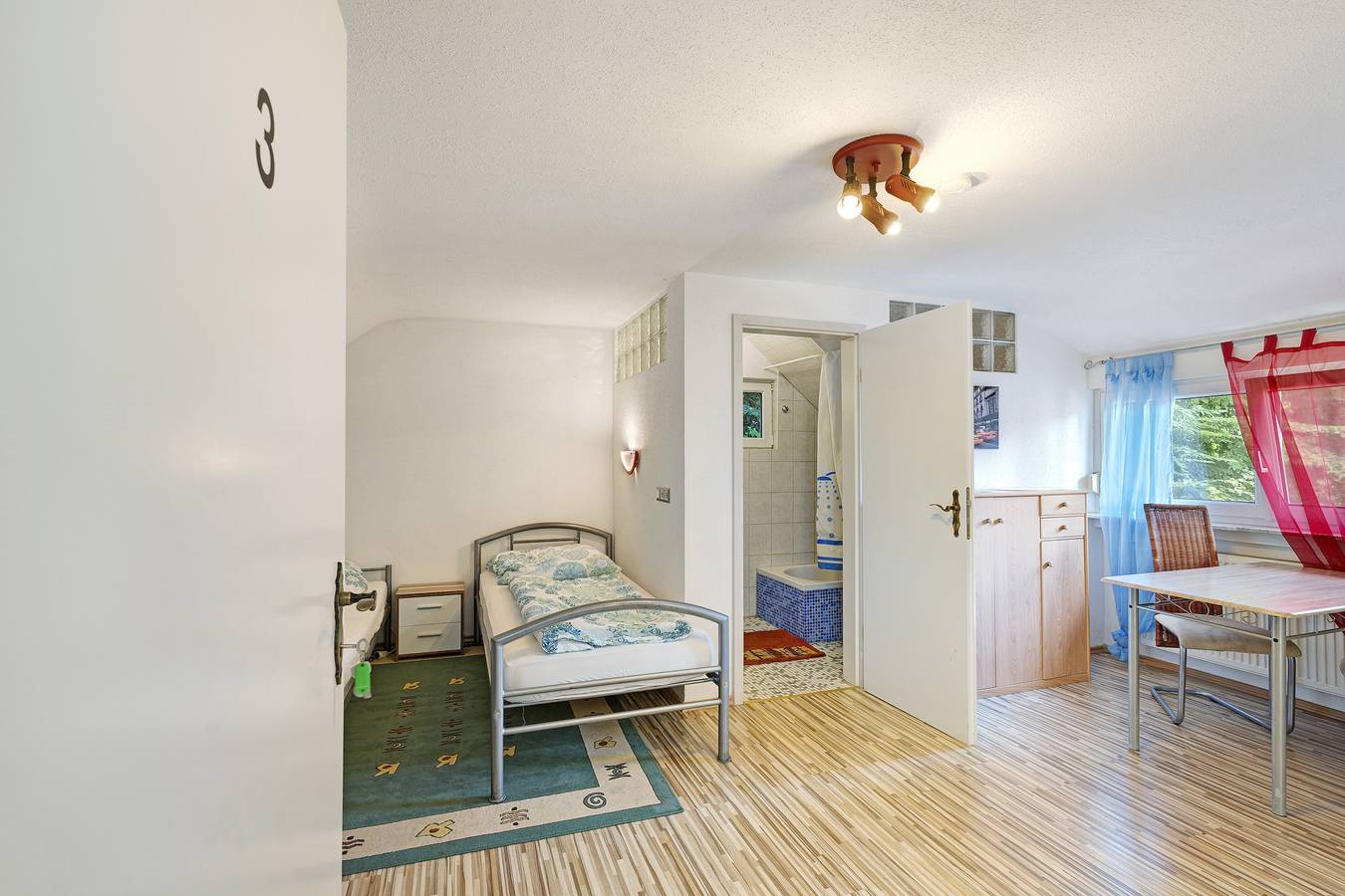 Habitación '3' con terraza compartida y Wi-Fi in Baden-Baden, Northern Black Forest